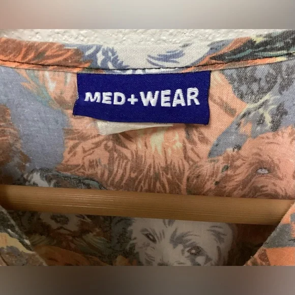 Med+Wear scrub vneck medical top dog - Picture 4 of 12